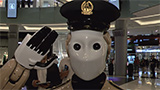 Il primo robot-poliziotto inizia a pattugliare le strade di Dubai