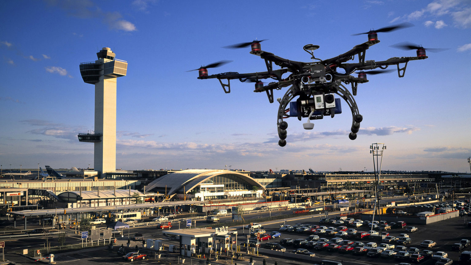 Microsoft al lavoro su una piattaforma che insegna ai droni come evitare gli ostacoli