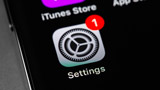 Utenti Apple presi di mira da una campagna di ingegneria sociale: dispositivi inondati da richieste di cambio password